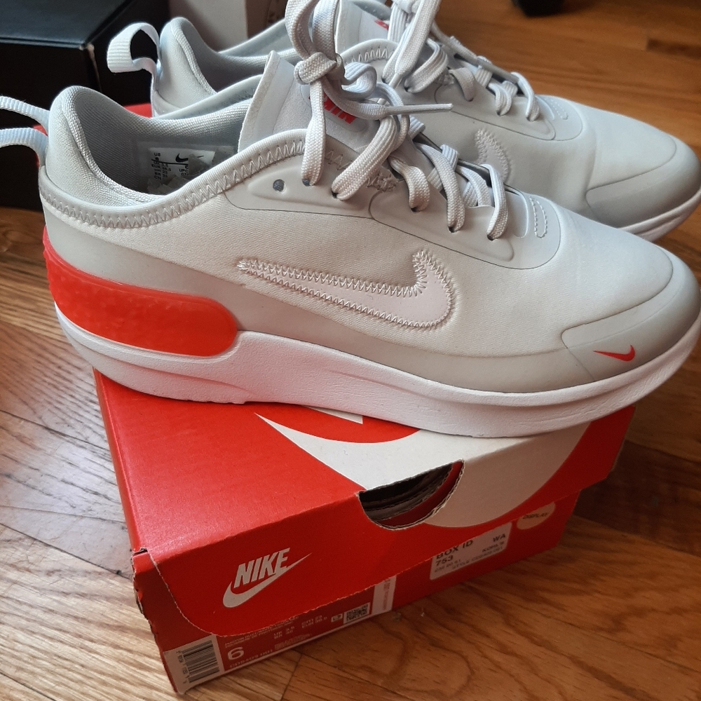 Wmns Nike Amixa size 6
